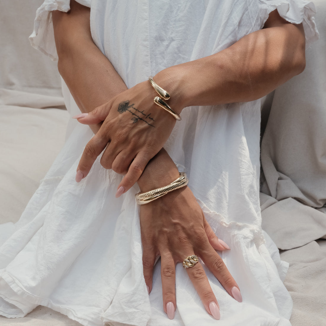 GOLD CHUNKY BANGLE - HALF TEXTURED