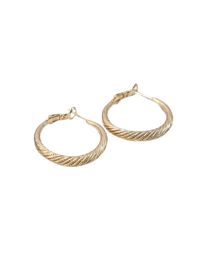 LARGE TWISTED HOOPS GOLD