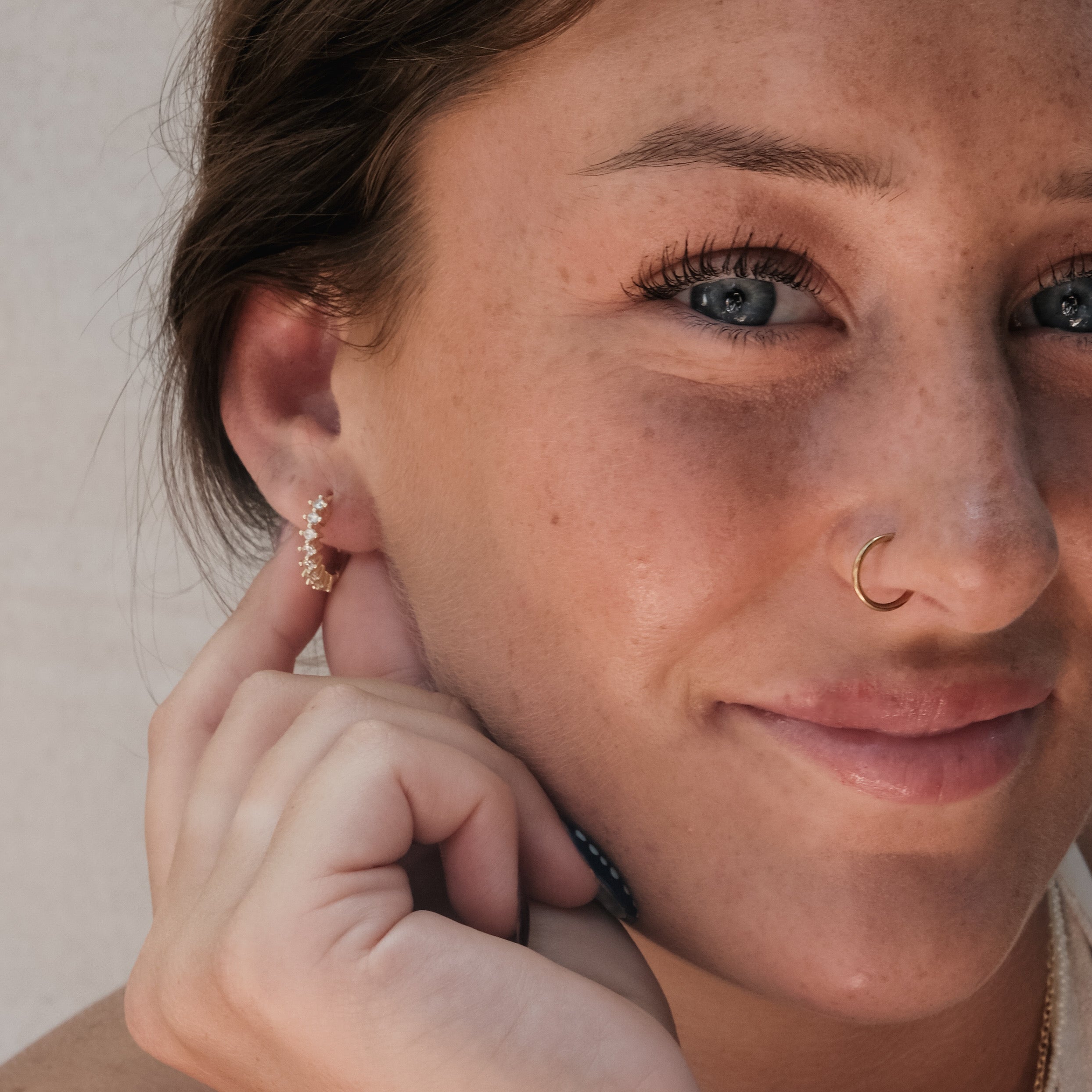 MEDIUM DIAMANTE HOOPS GOLD | My Bohemian Store